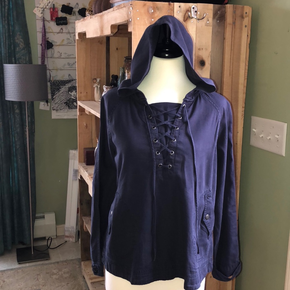 Romeo + Juliet Couture pullover hoodie/jacket M